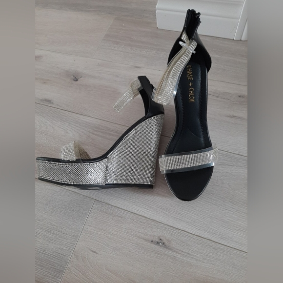 Platform sandals - Picture 1 of 6